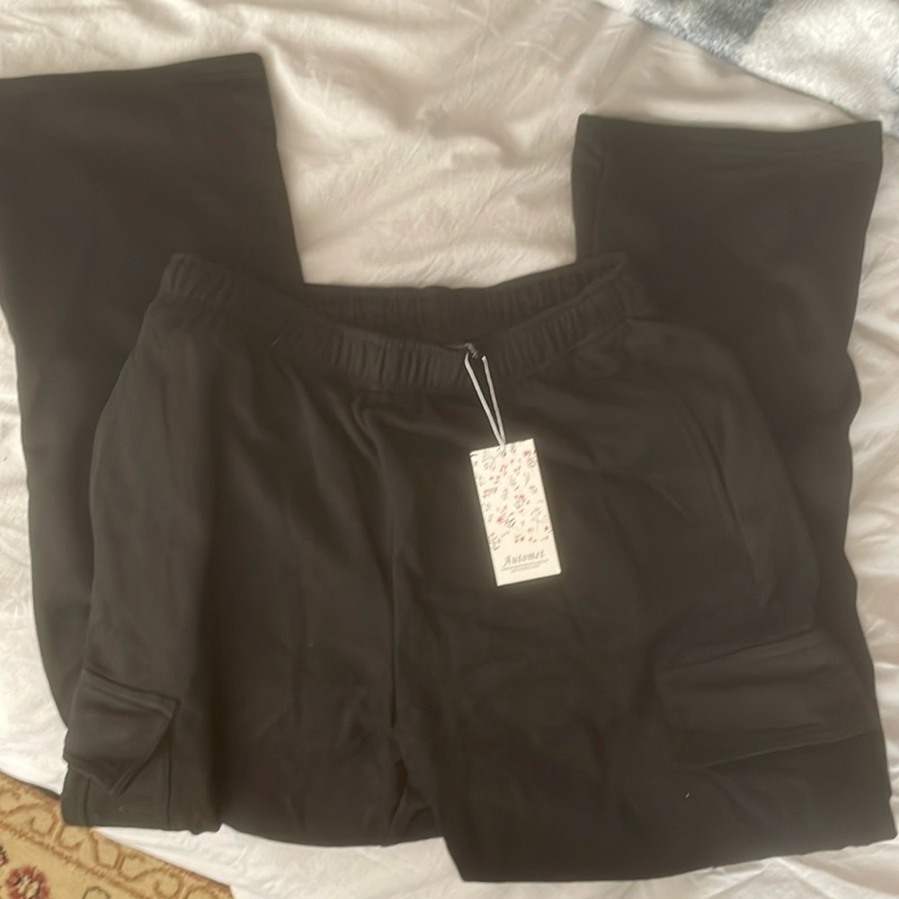 Brand new women’s baggy sweatpants size M color black cargo